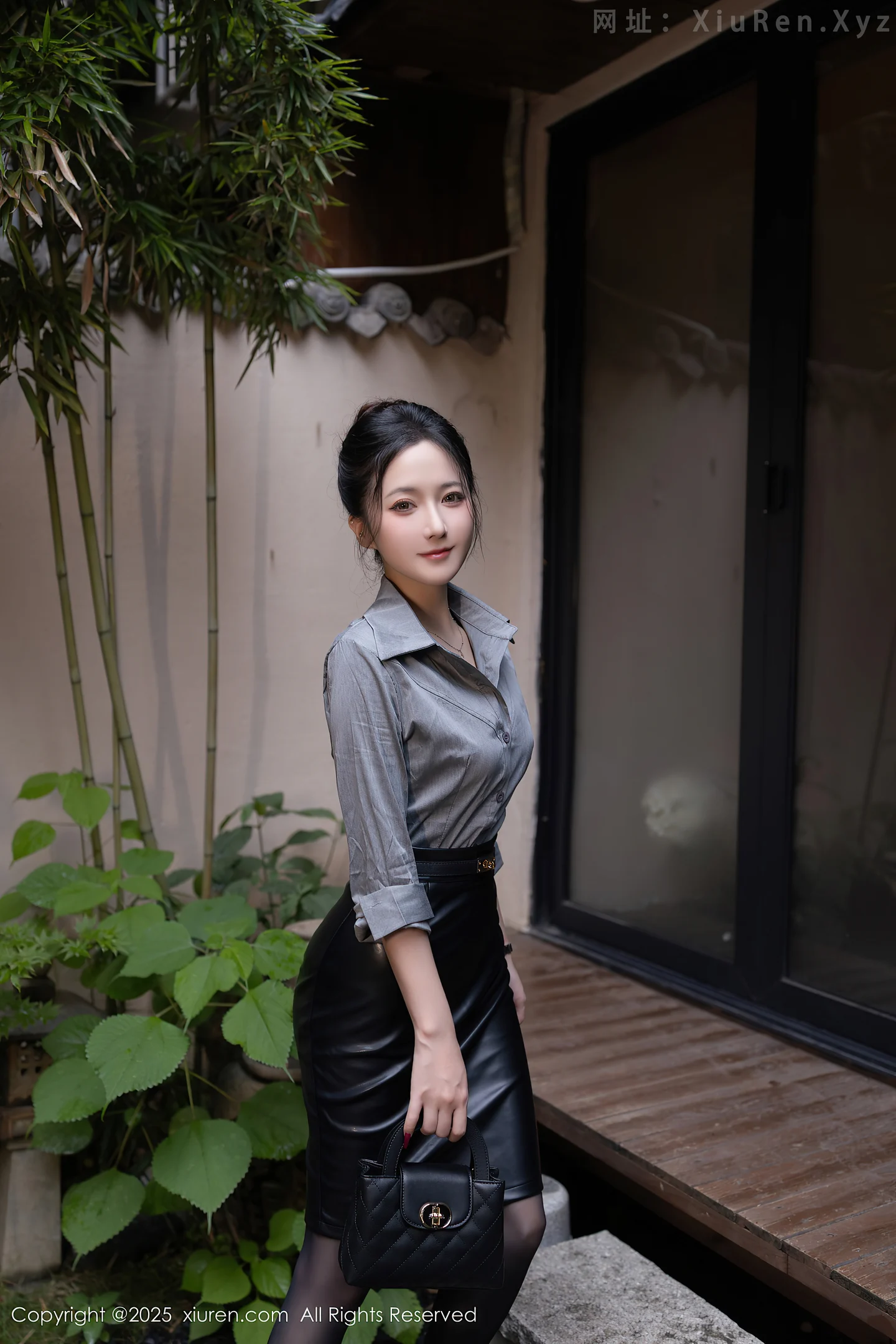 图片[2]-[XiuRen秀人网]VOL.10635 模特鱼子酱Fish性感灰色衬衫露黑色内衣秀曼妙身姿完美诱惑写真79P-秀人网官方网站